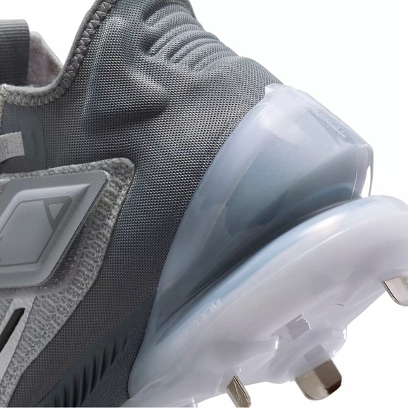 Baseball cleats - Picture 2 of 4